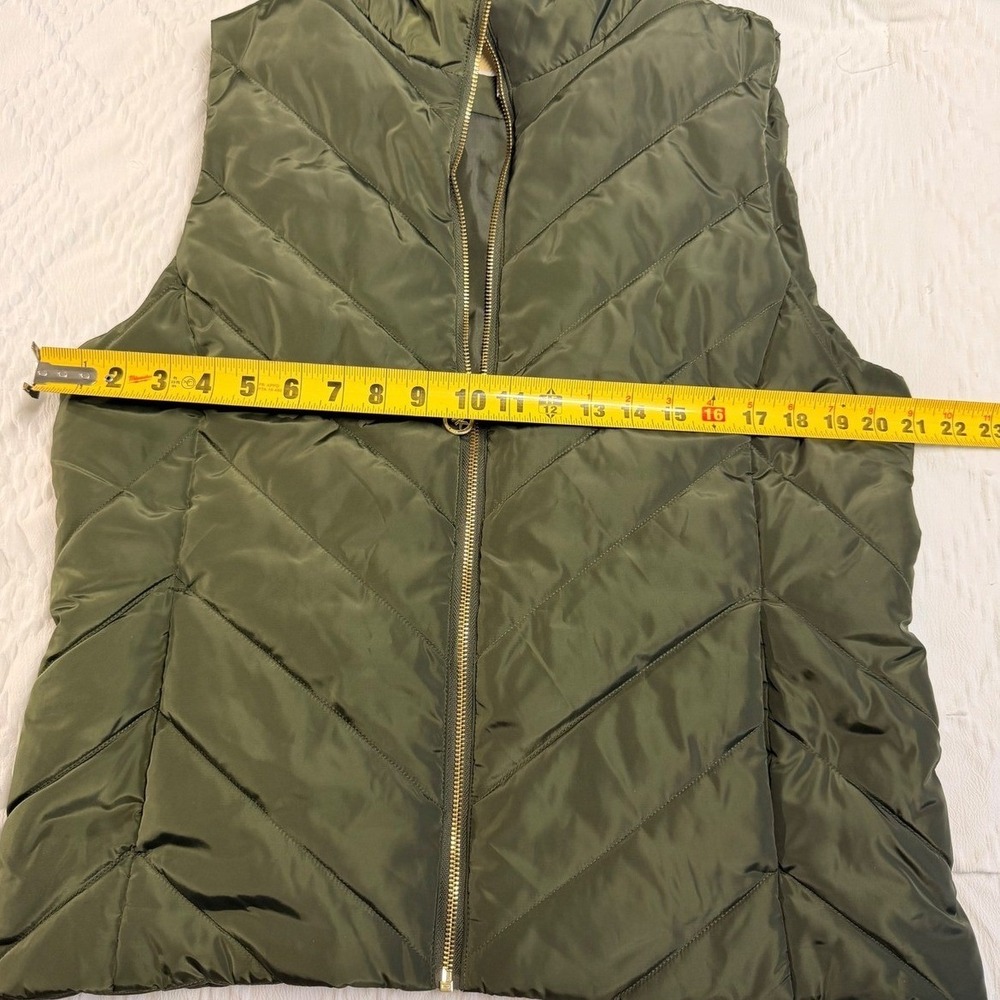 Michael Kors Women's Olive Green Chevron Quilted Puffer Vest Mock Neck Large Y2K - Picture 5 of 6